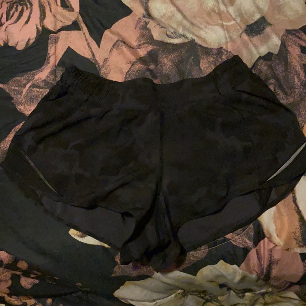 Lululemon Hotty hot shorts 2.5!